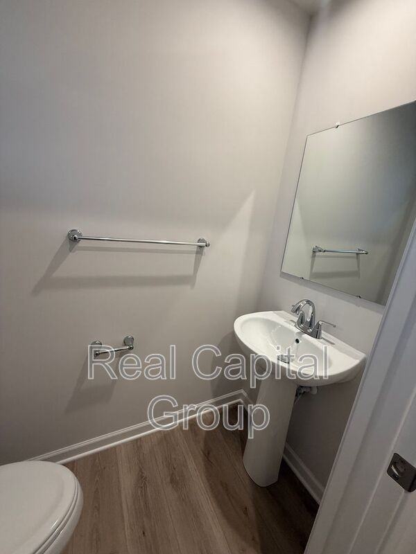 106 South Dr - Photo 5 of 36