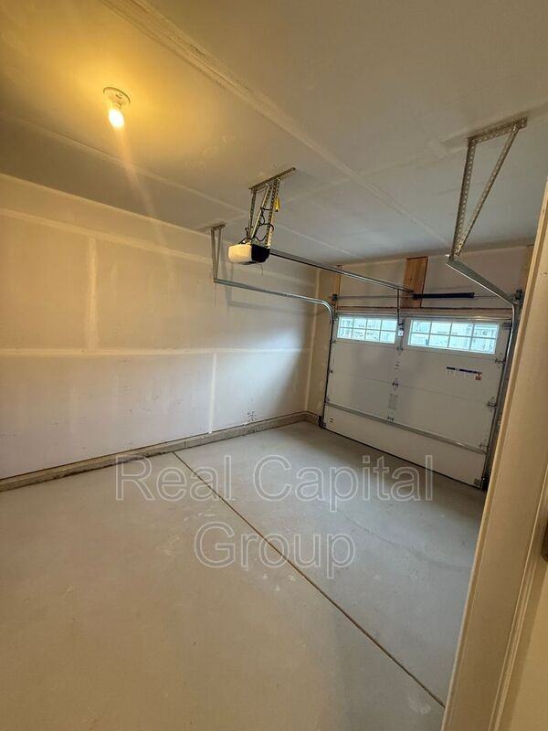 106 South Dr - Photo 6 of 36