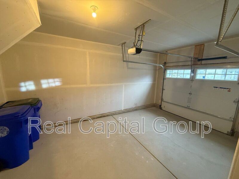 106 South Dr - Photo 7 of 36