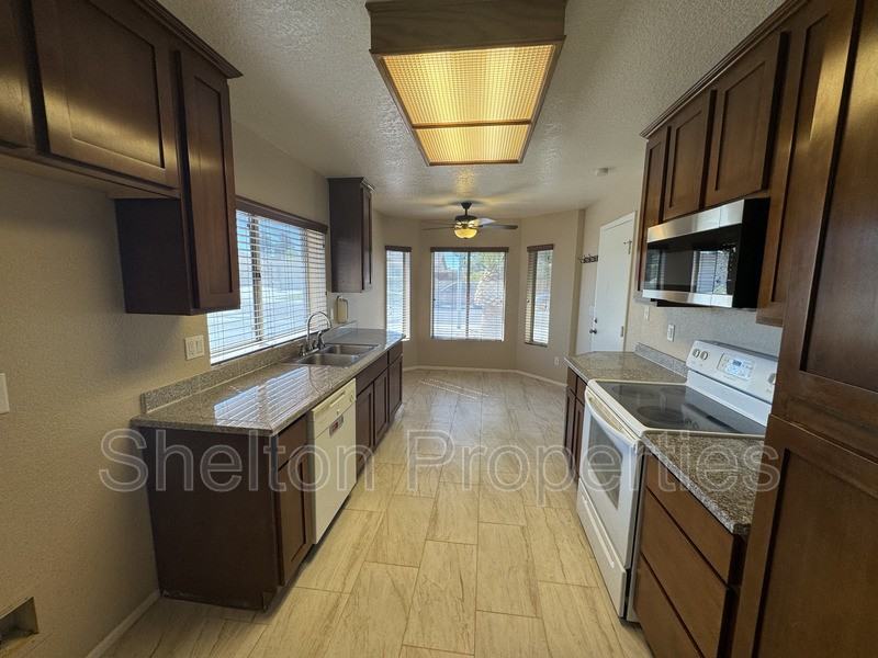 7328 W Cherry Hills Dr - Photo 2 of 17