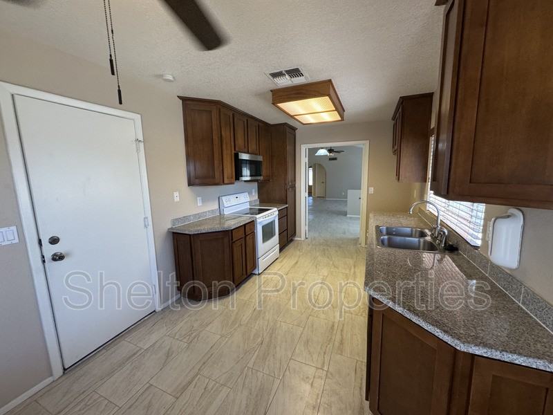 7328 W Cherry Hills Dr - Photo 3 of 17