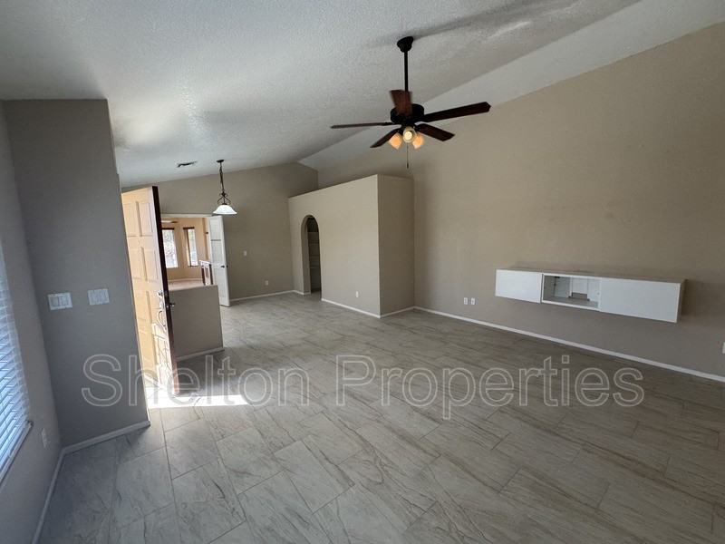 7328 W Cherry Hills Dr - Photo 6 of 17