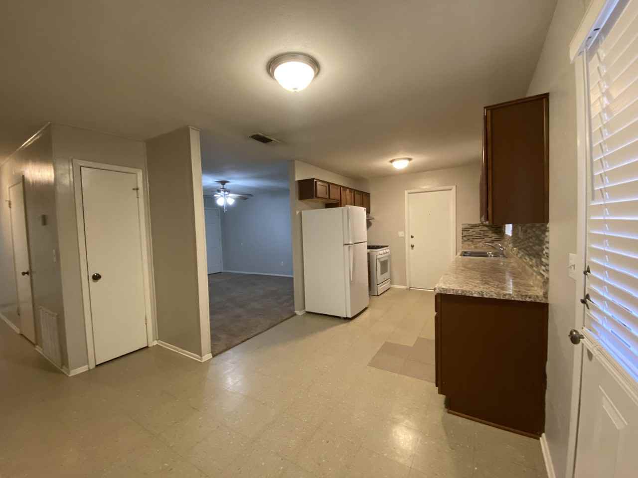 1232 W Goodwin St - Photo 3 of 11
