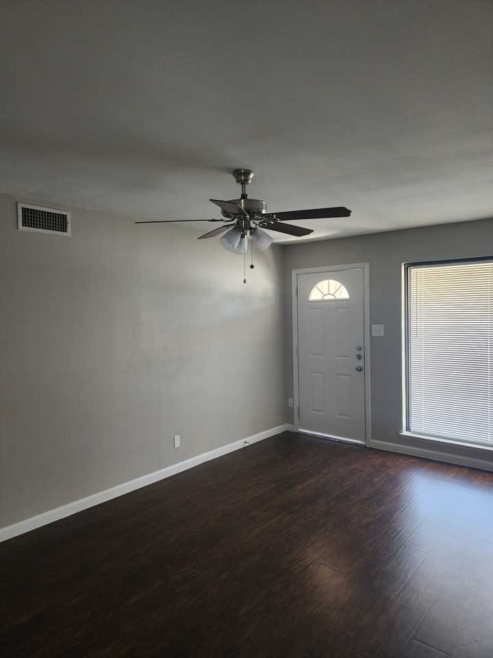 1437 Oak Grove Rd - Photo 3 of 26