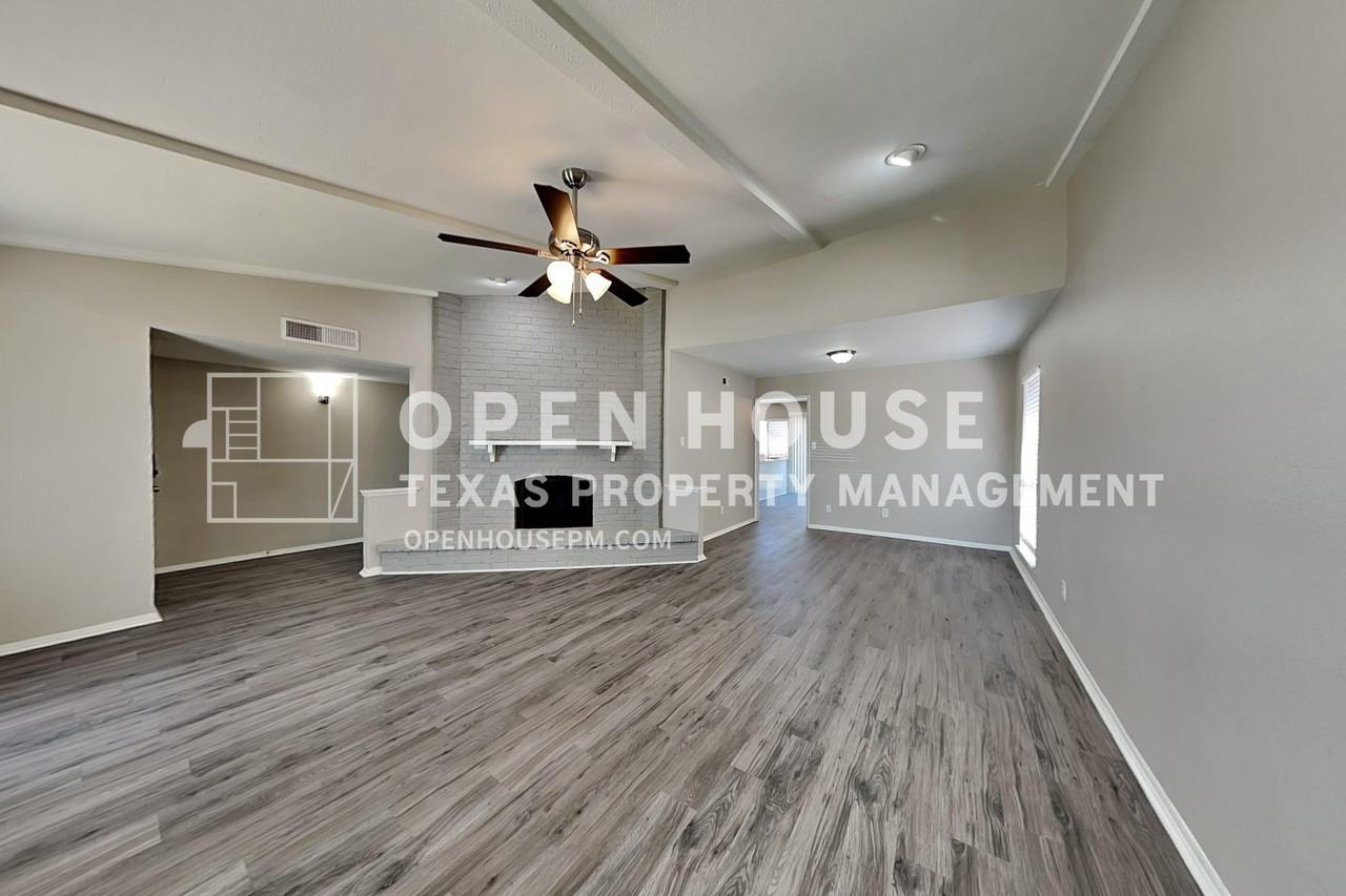 1201 Creekwood Ct - Photo 3 of 23
