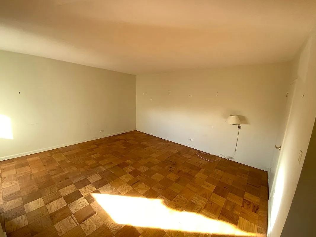 269 Grand Central Pkwy - Photo 2 of 9