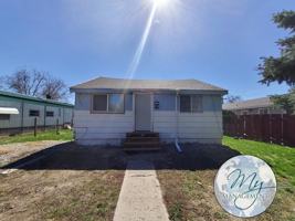 featured image of 227 W Avenue F