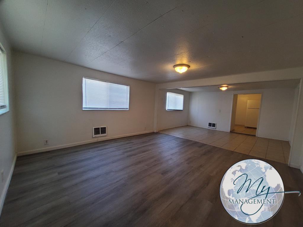 227 W Avenue F - Photo 3 of 13