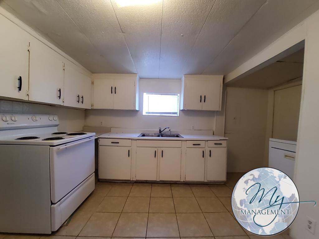 227 W Avenue F - Photo 5 of 13