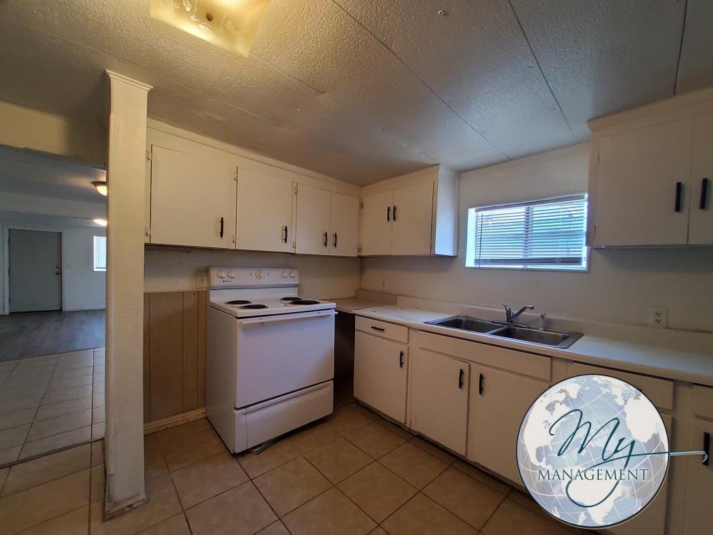 227 W Avenue F - Photo 6 of 13