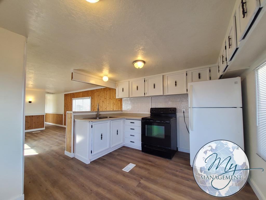 537 Van Buren St - Photo 3 of 18