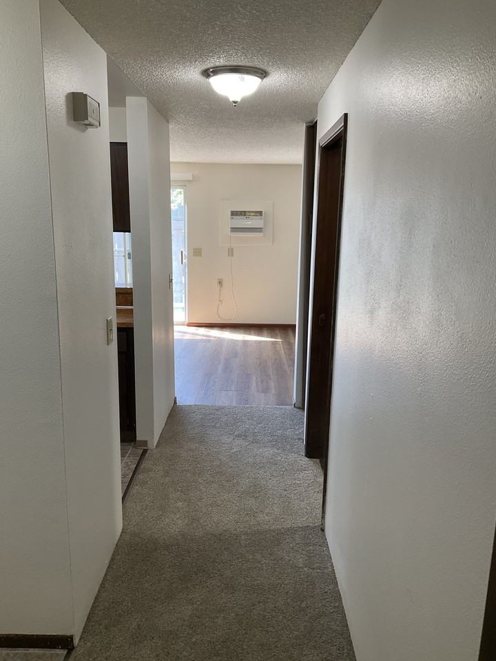 855 Ne Victoria St #1 - Photo 4 of 4