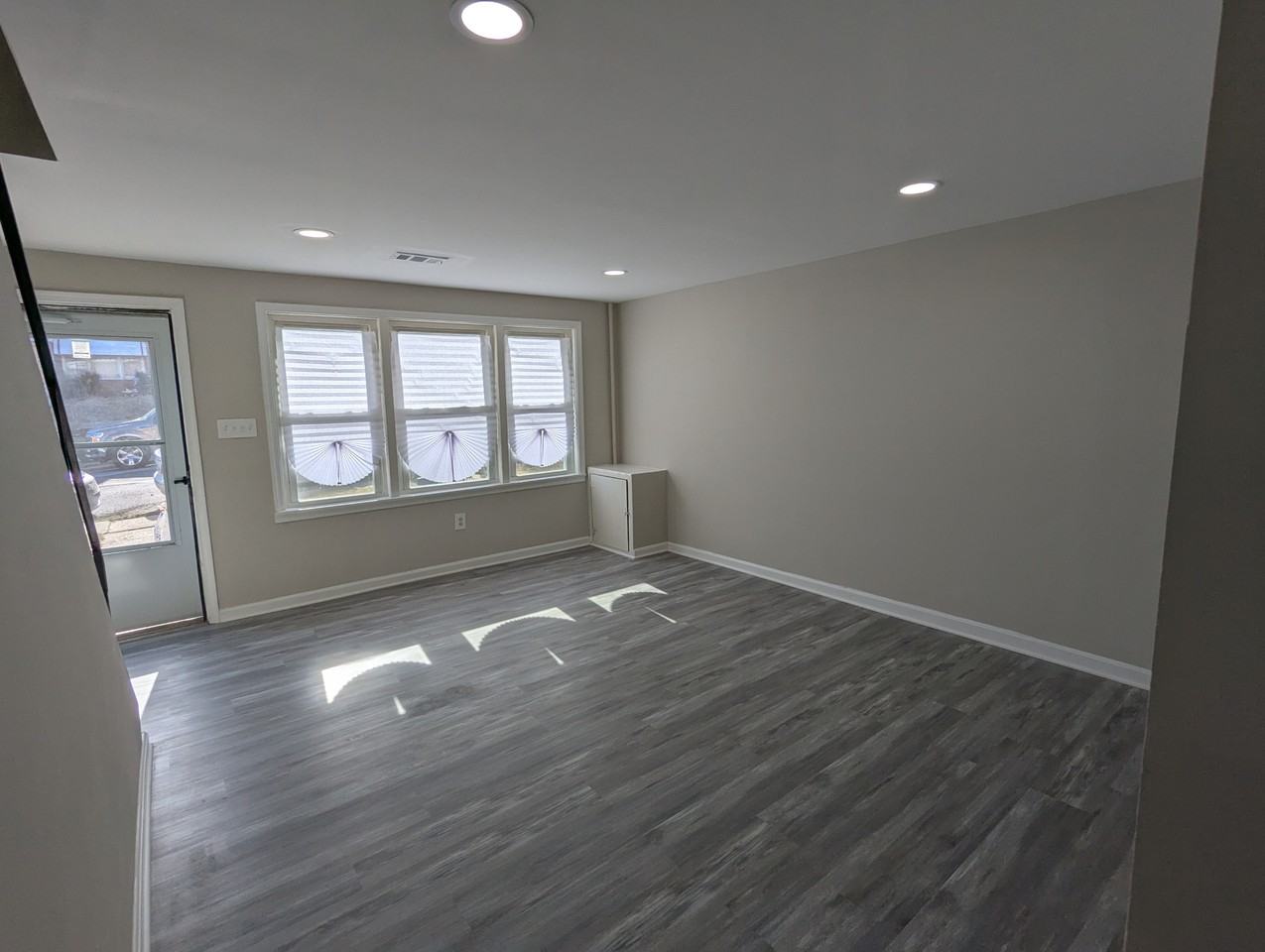 3040 Elizabeth Ave - Photo 4 of 13