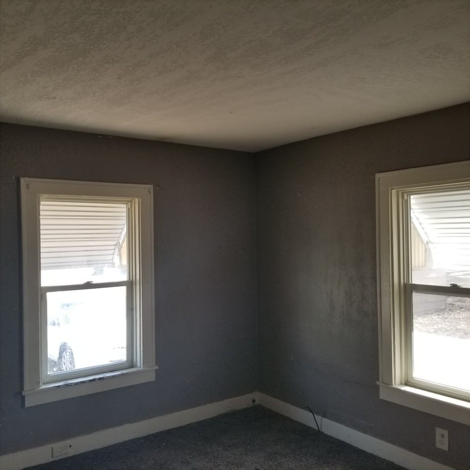 1528 N Oakland Ave - Photo 2 of 5