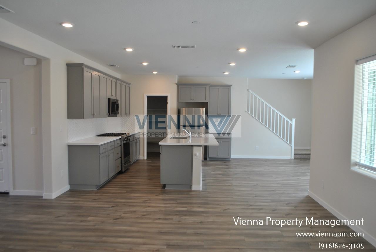 8049 Sun Beam Way - Photo 2 of 30