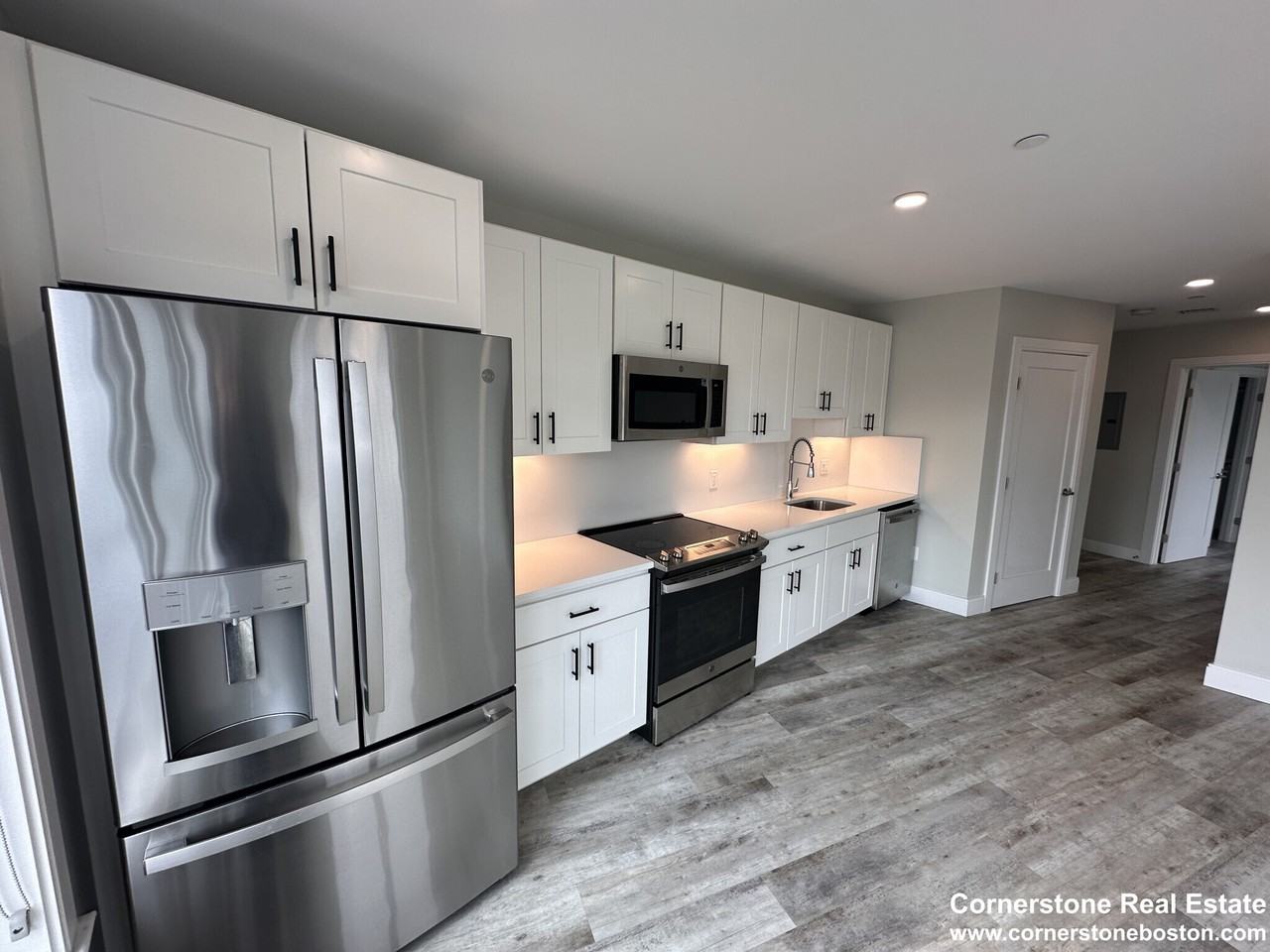 Old Colony Ave #611 - Photo 3 of 8