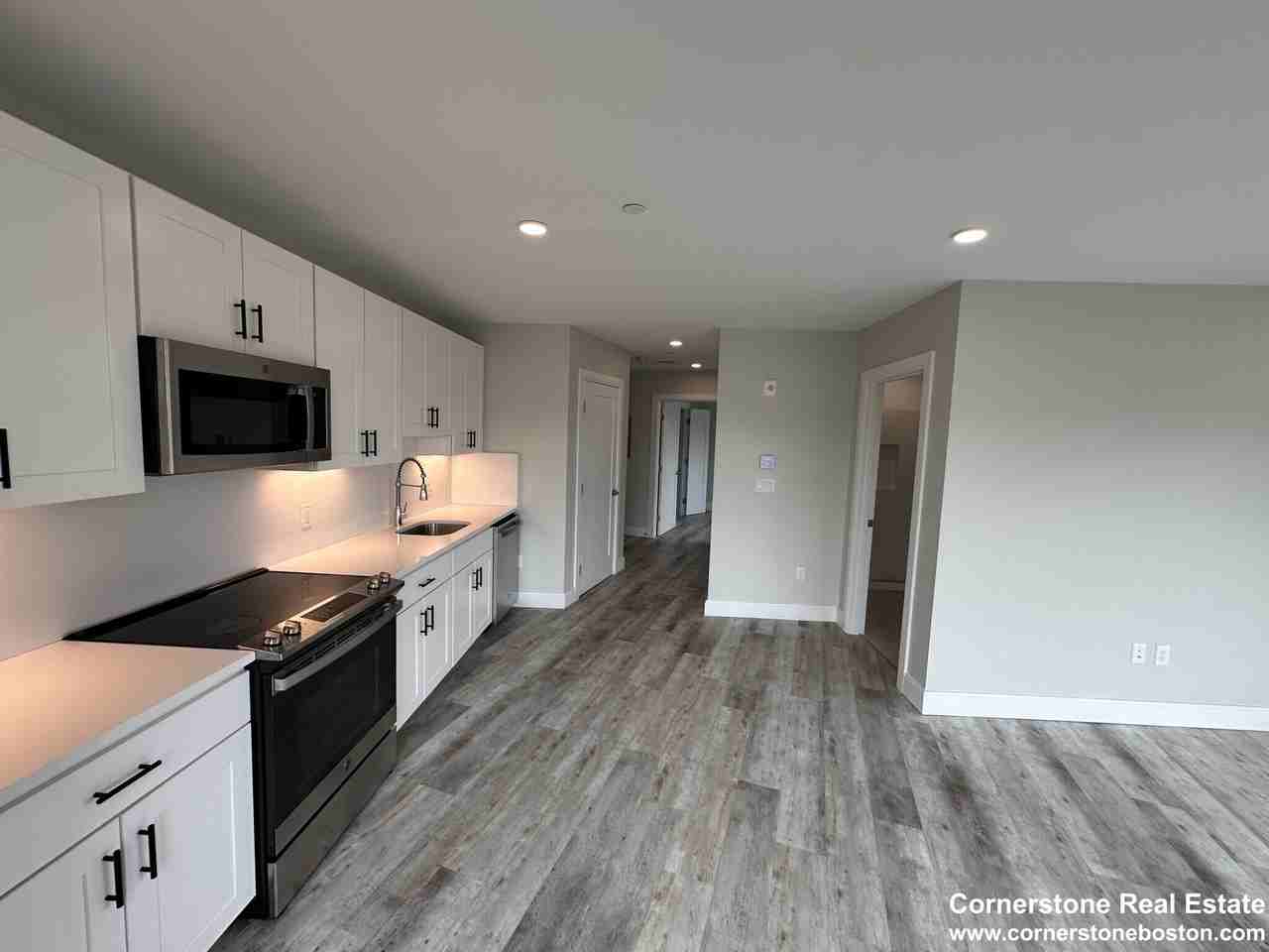 Old Colony Ave #611 - Photo 4 of 8