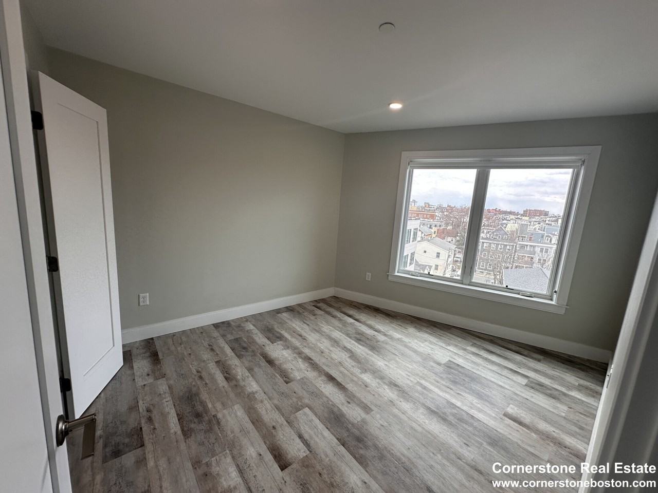 Old Colony Ave #611 - Photo 5 of 8