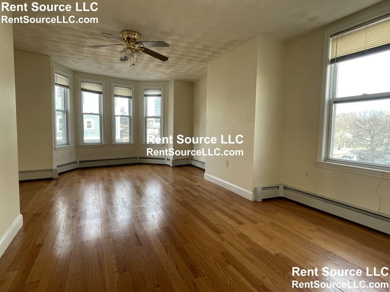 1094 Cambridge St - Photo 2 of 18