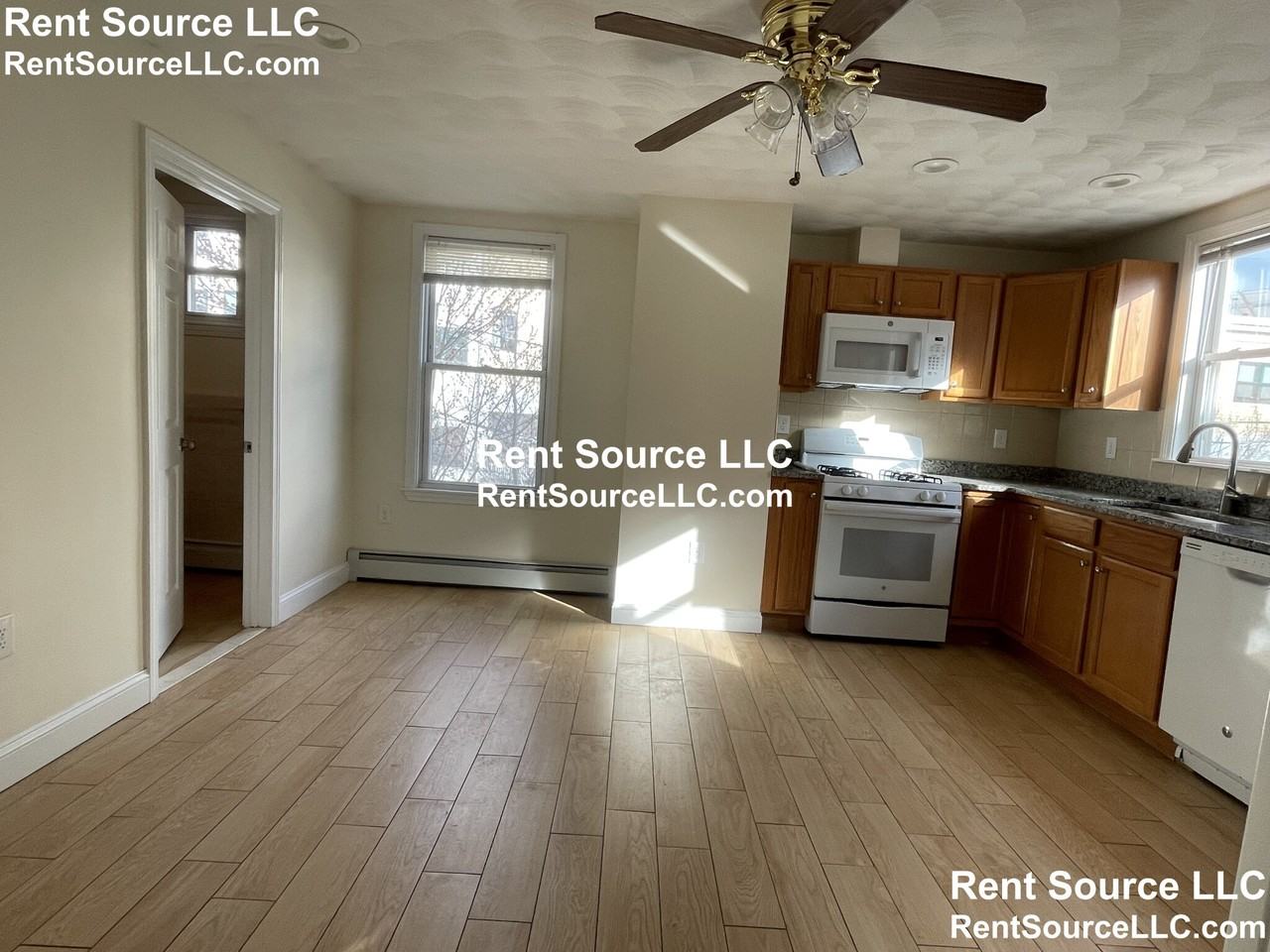 1094 Cambridge St - Photo 5 of 18