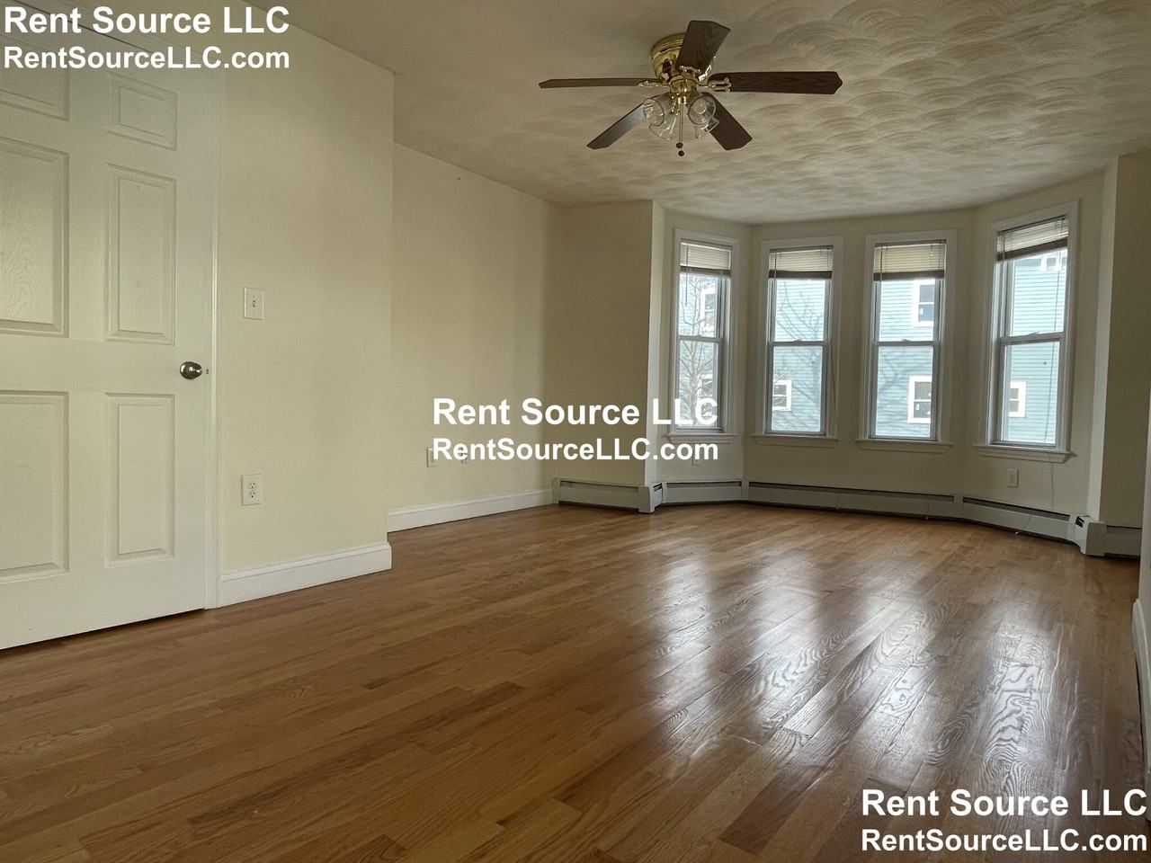 1094 Cambridge St - Photo 7 of 18