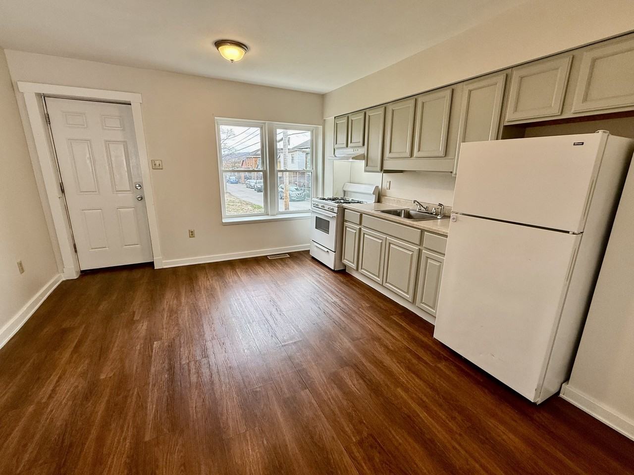 4th street apartments - Midland - Photo 3 of 21
