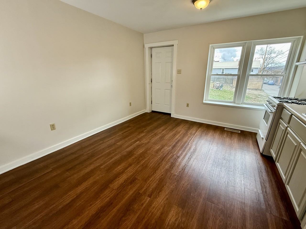 4th street apartments - Midland - Photo 4 of 21