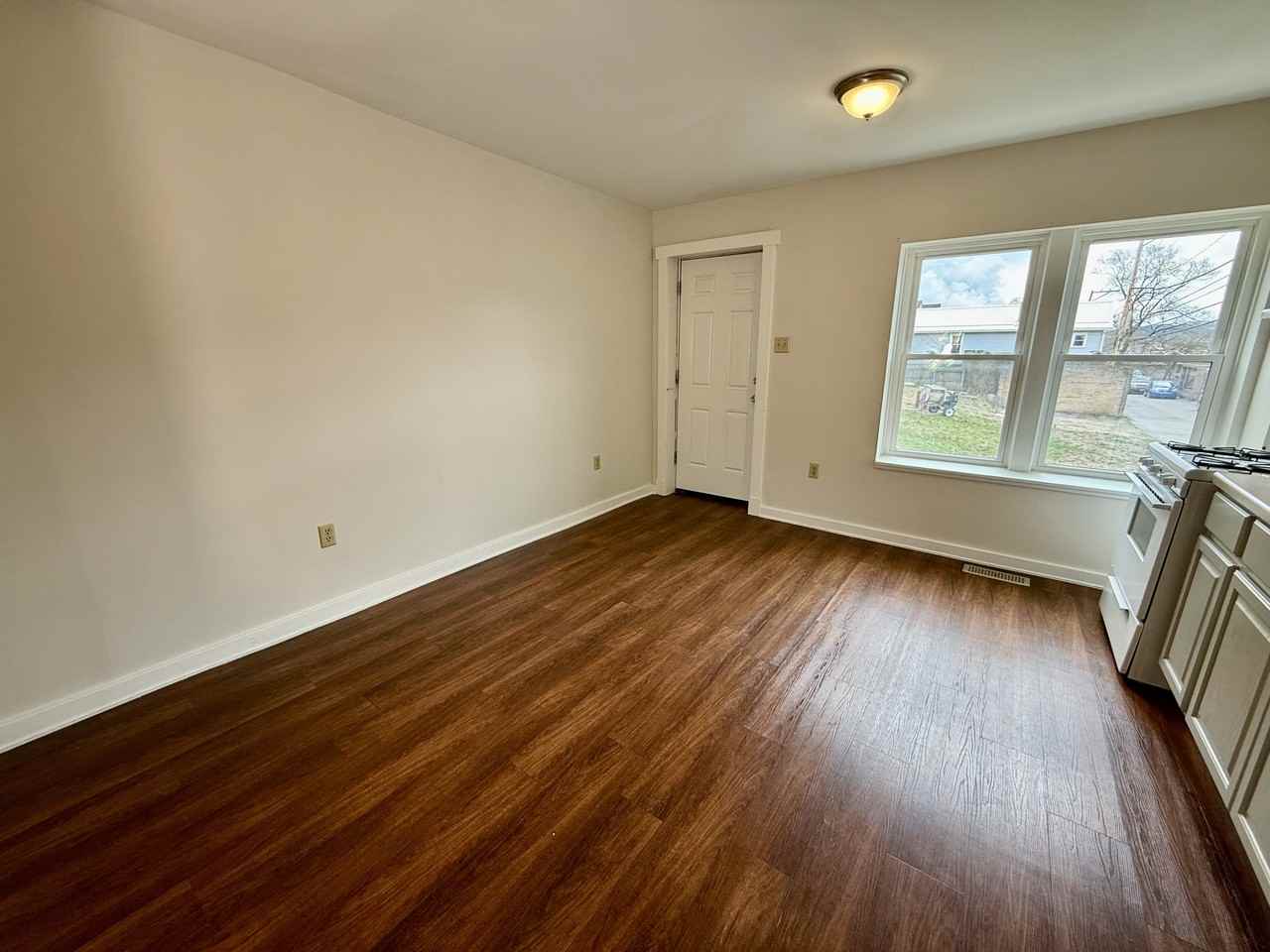 4th street apartments - Midland - Photo 7 of 21