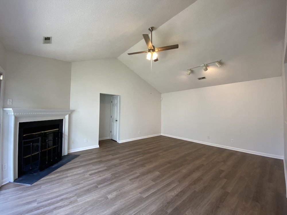 409 Devlin - Photo 3 of 29