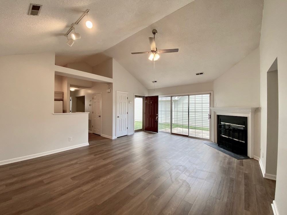 409 Devlin - Photo 4 of 29