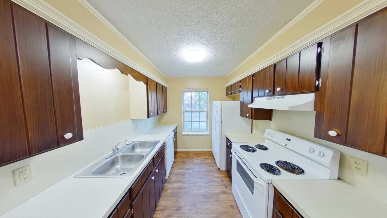 805 West 38th Street - Photo 3 of 26