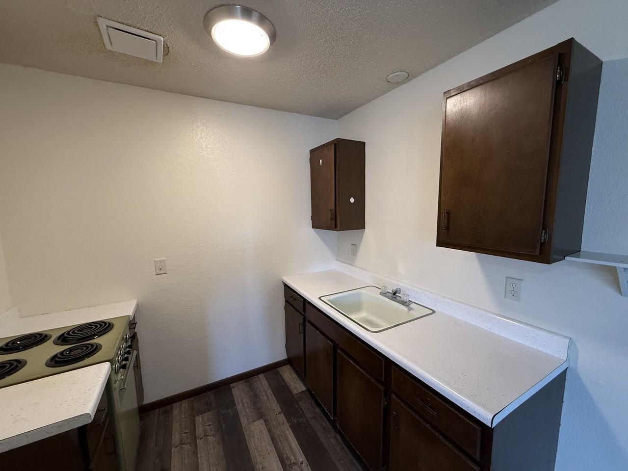 VR - 9 E 10th Ave - Groton - Photo 3 of 6