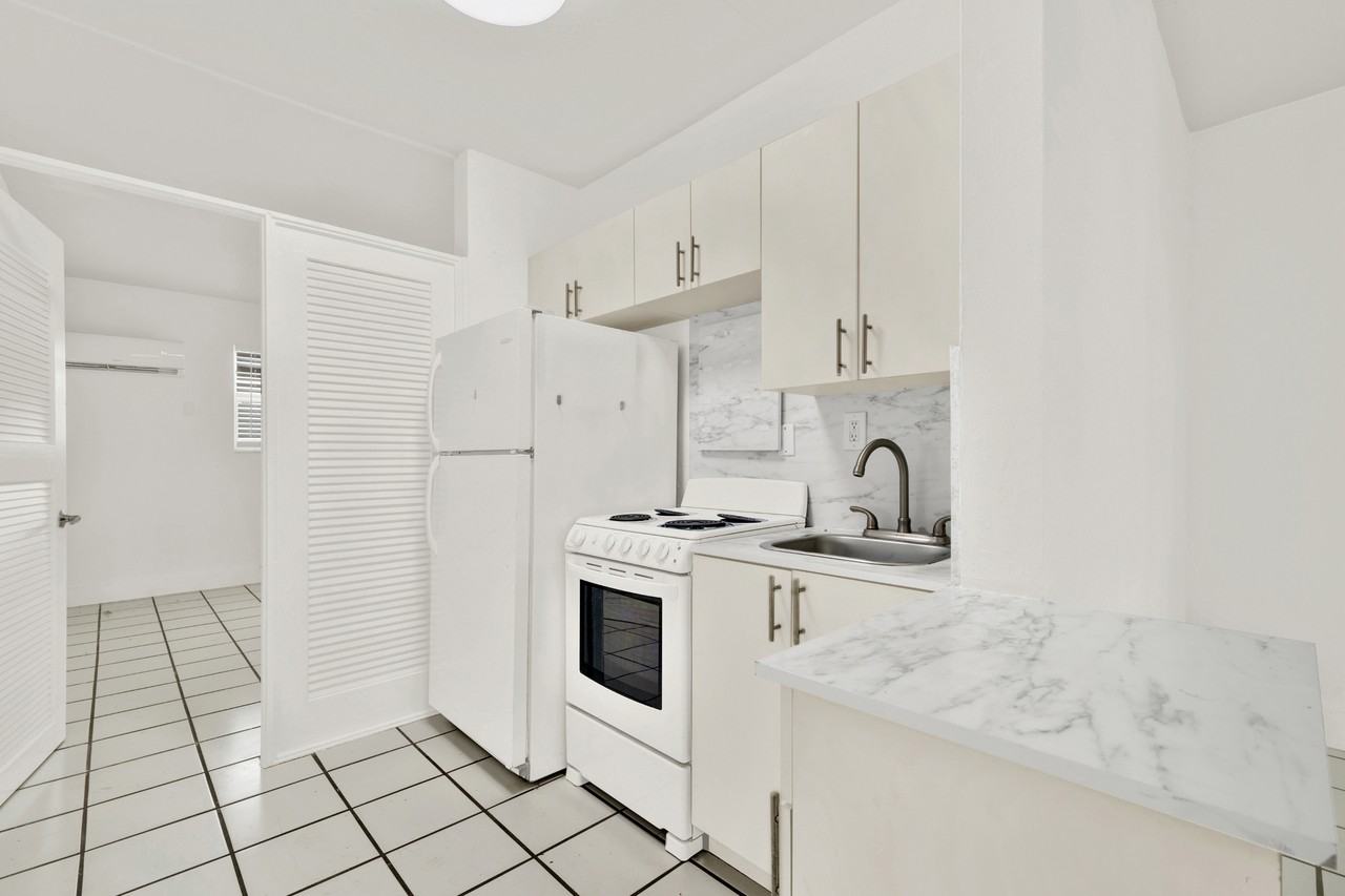 426 Santander Ave. - Photo 4 of 11