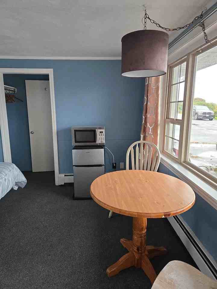 196 Searsport Avenue - Photo 2 of 7