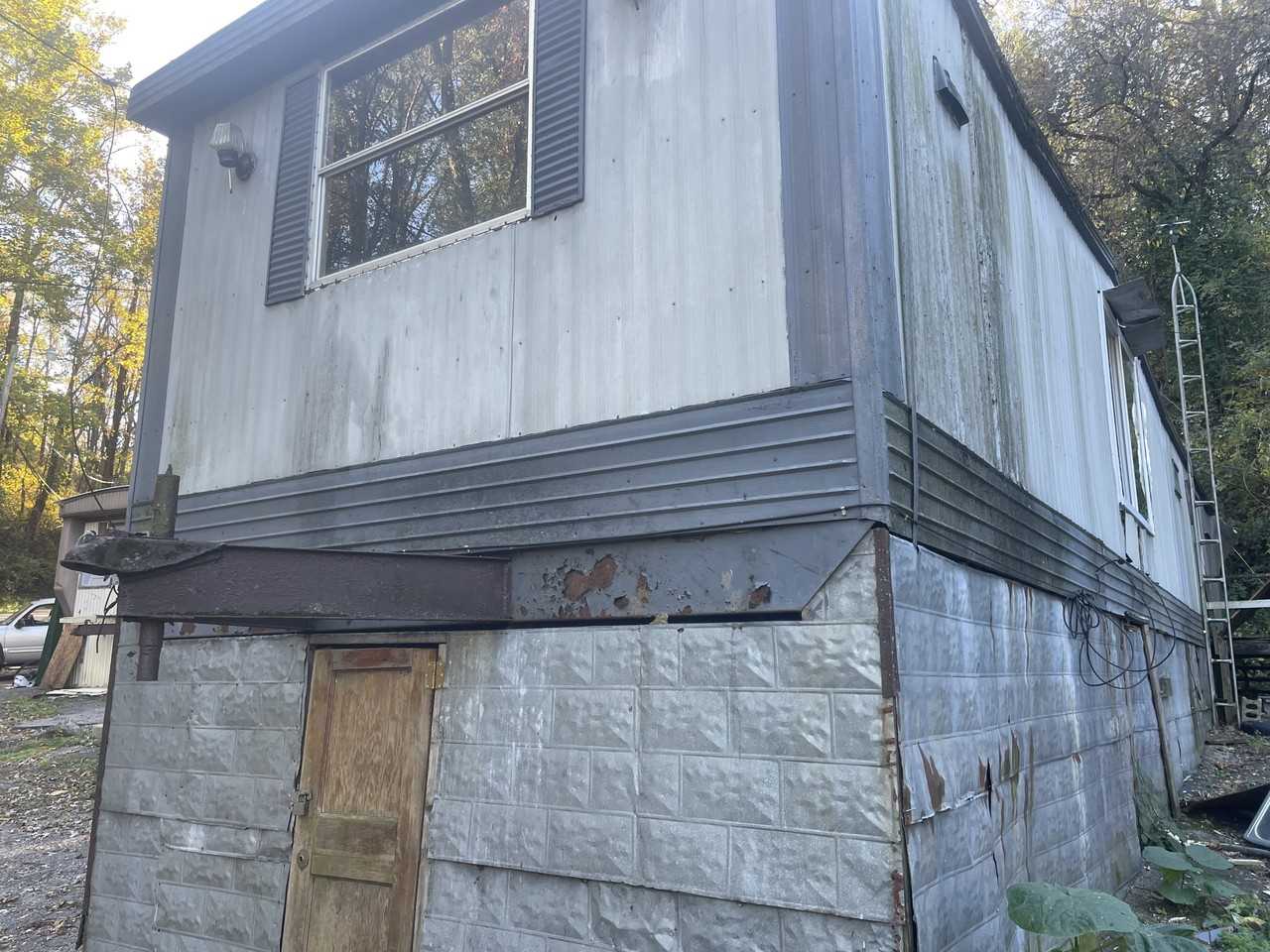 Kenova: 1105 15th Street - Photo 2 of 10