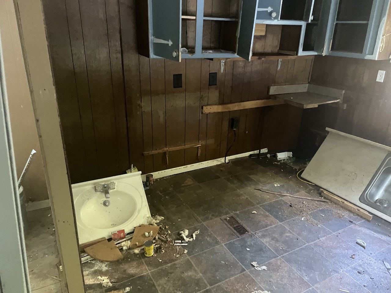 Kenova: 1105 15th Street - Photo 4 of 10