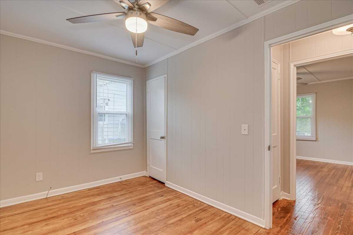 531 Tubman St - Photo 3 of 32