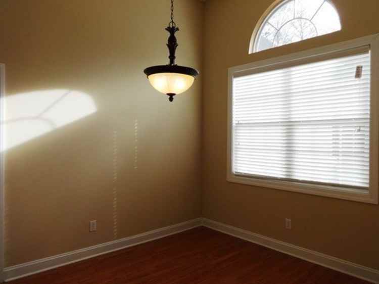 211 White St - Photo 3 of 15