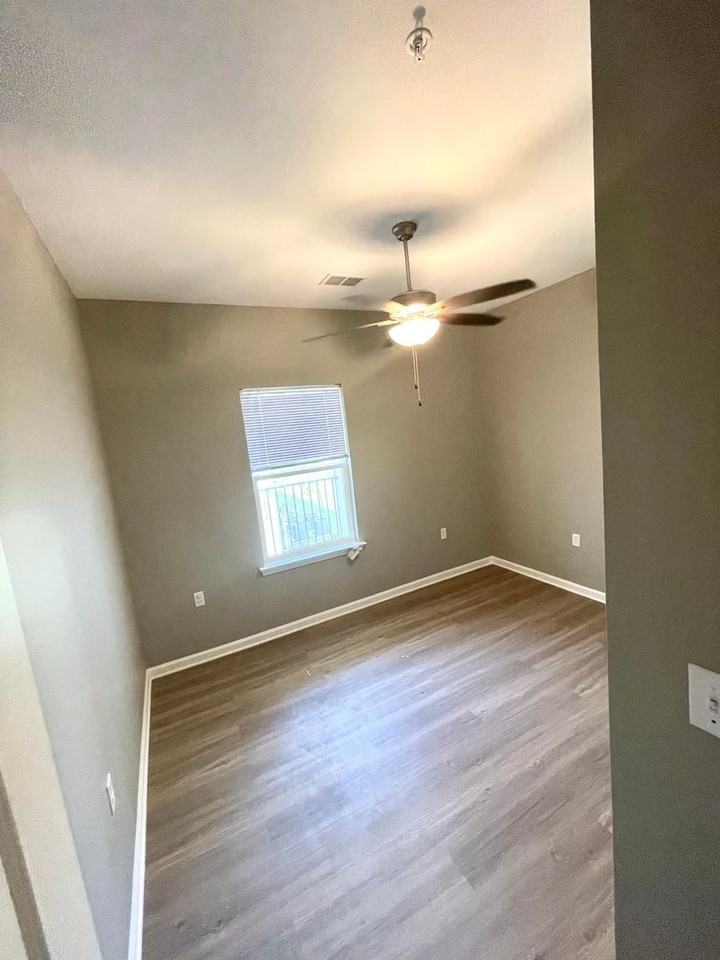 4424 Highway 22 - Photo 3 of 11