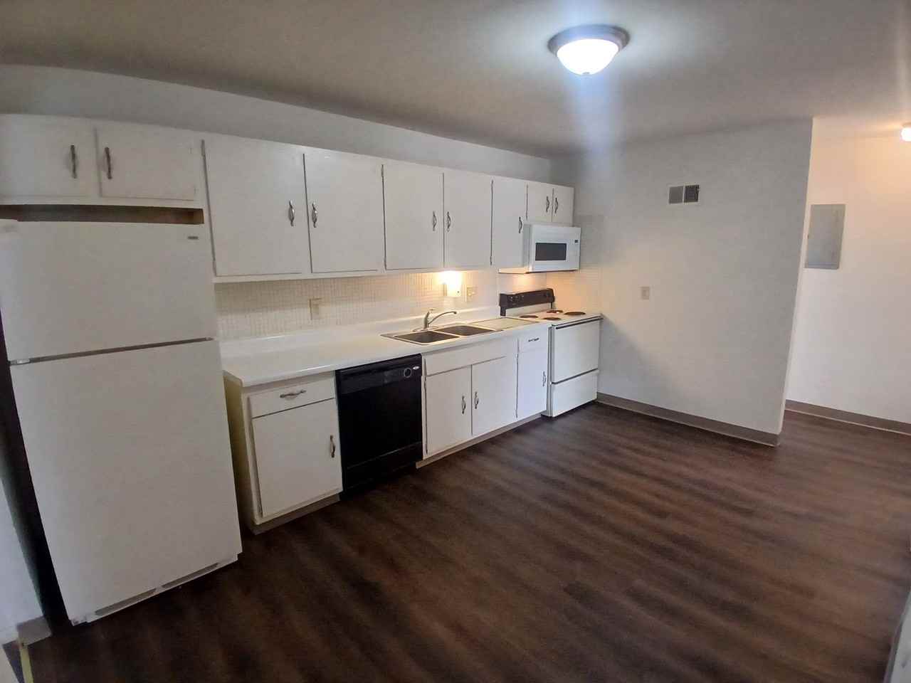 Yorktowne Apartments - Photo 3 of 21