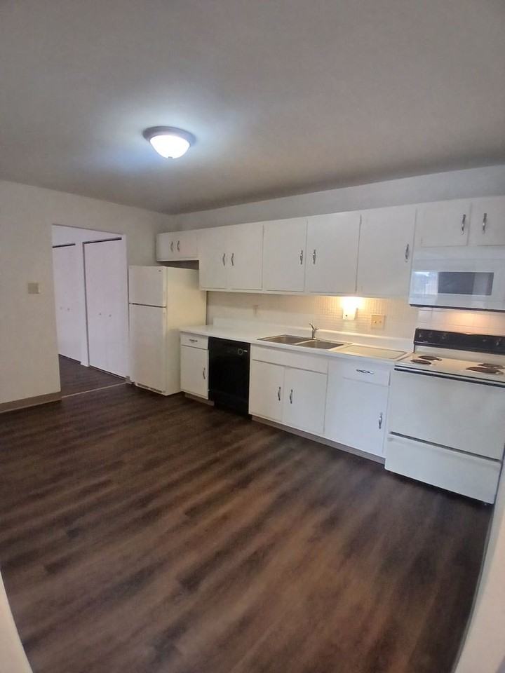 Yorktowne Apartments - Photo 4 of 21