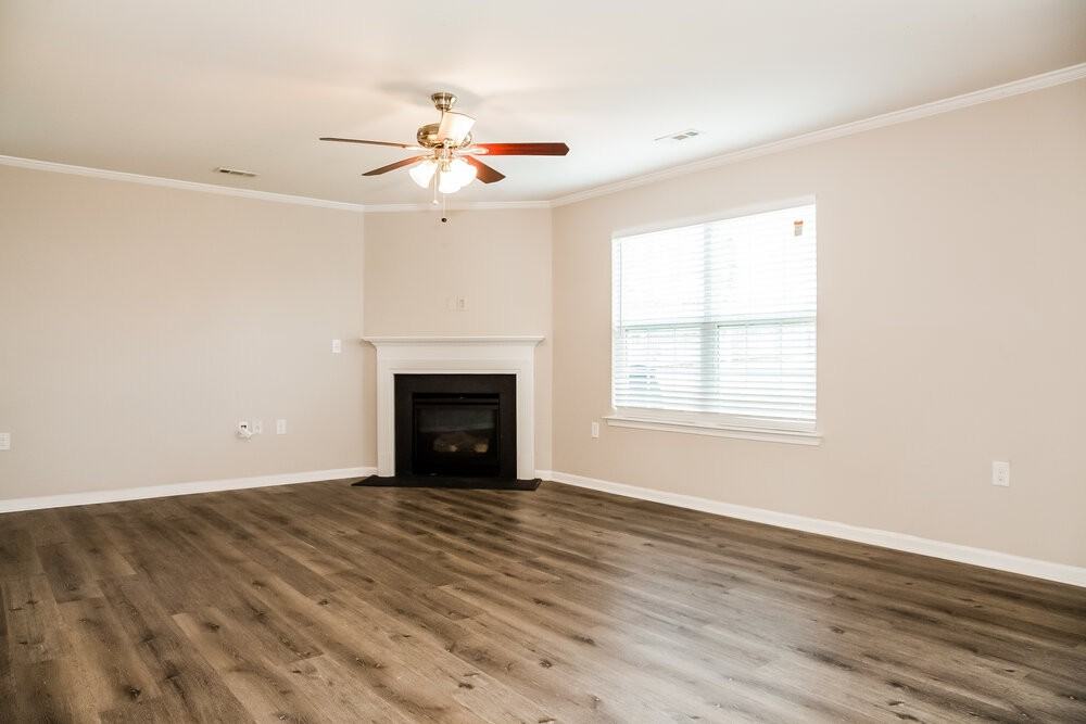 1424 Eastway Dr - Photo 4 of 17