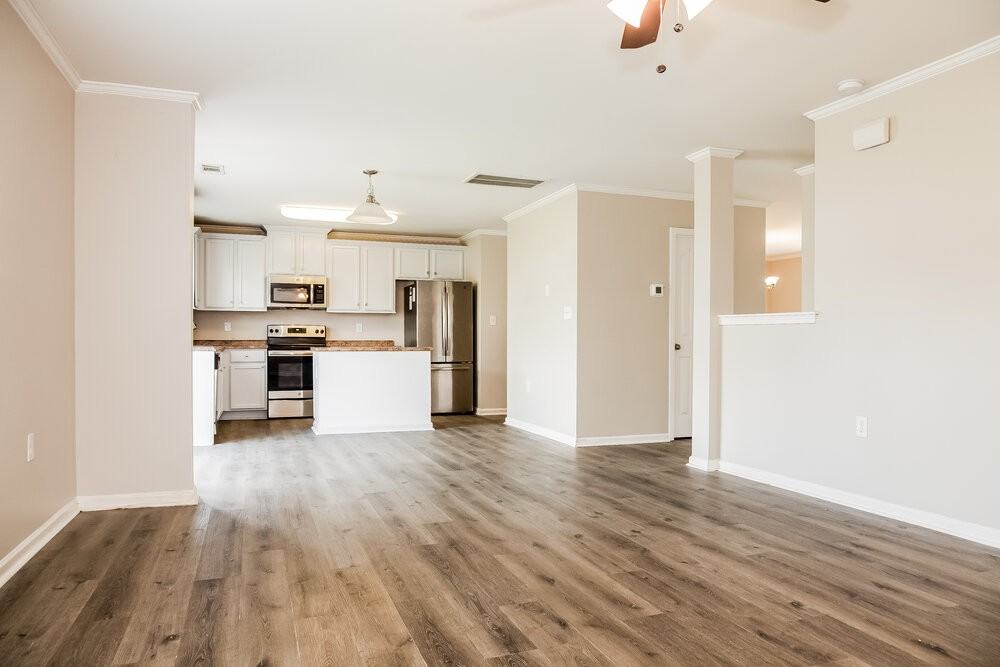 1424 Eastway Dr - Photo 5 of 17