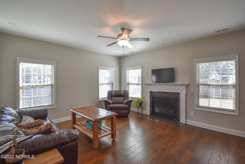 625 Overland Ct - Photo 7 of 20