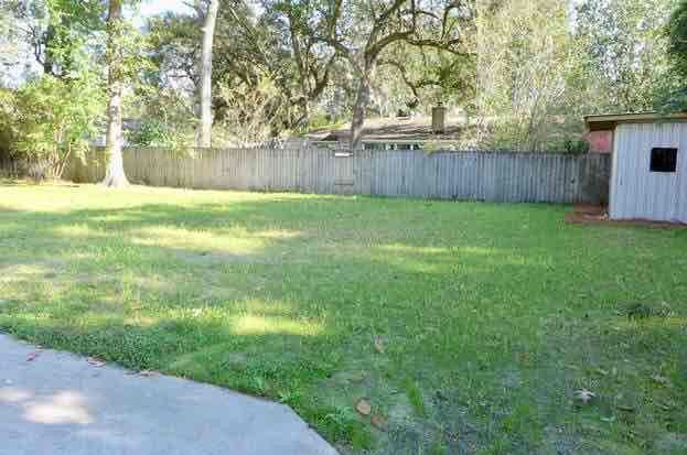 111 Monroe Dr - Photo 2 of 10