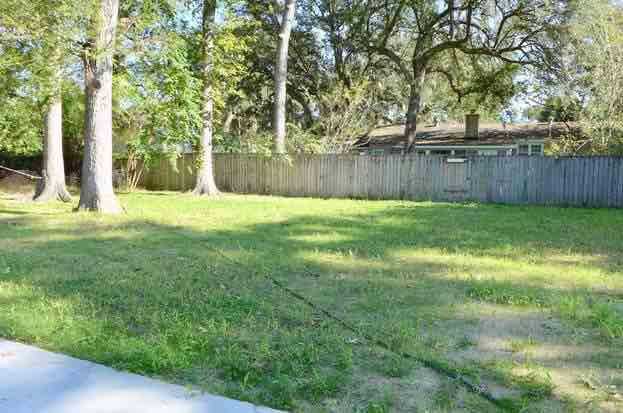 111 Monroe Dr - Photo 3 of 10