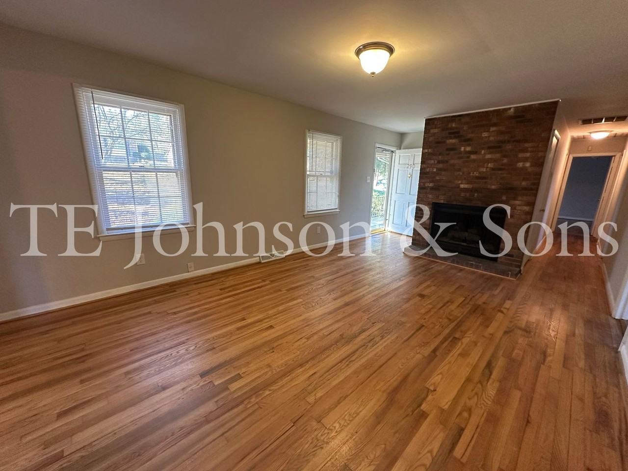 290 Parkwood Ct - Photo 3 of 19