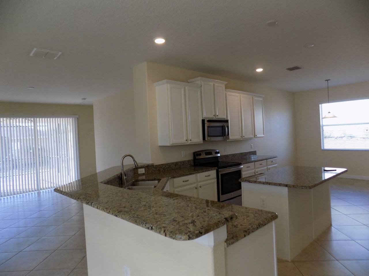 2807 Mayport St - Photo 3 of 19