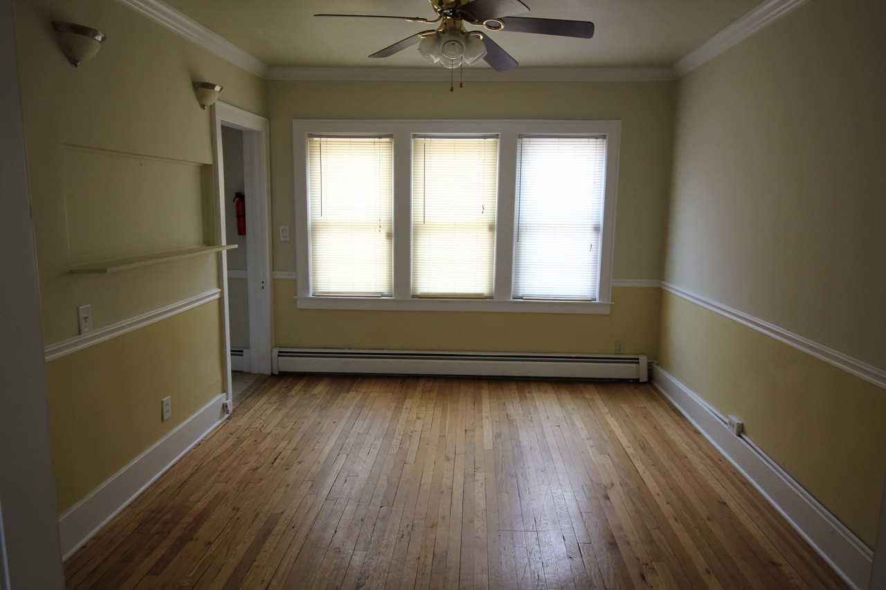 232 N Summit - Photo 3 of 33