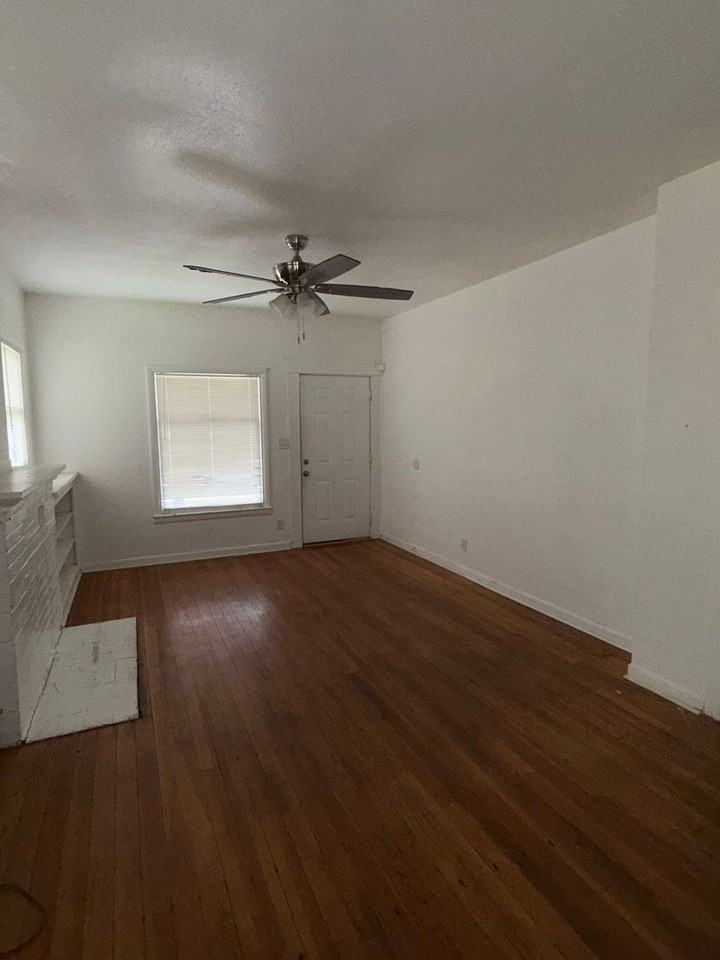 4210 Sullivan St - Photo 2 of 10